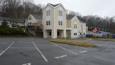 New Fairfield closes old Consolidated School playground due to ‘unsafe’ conditions