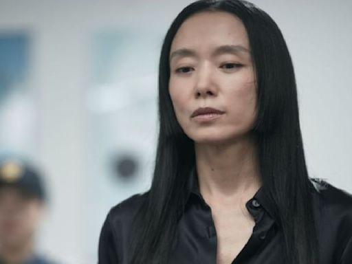 Jeon Do Yeon goes on ruthless hunt to catch Ji Chang Wook in upcoming movie Revolver in new stills; check out