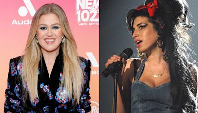 Kelly Clarkson recalls Amy Winehouse doing karaoke 'before she was who she was': 'I was like, wait, what?'