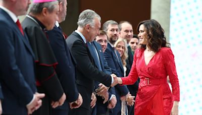 Ayuso reivindica Madrid como “la plaza mayor de todos” y el PP se vuelca en atacar a Sánchez durante el Dos de Mayo: “Es el señor bulo”