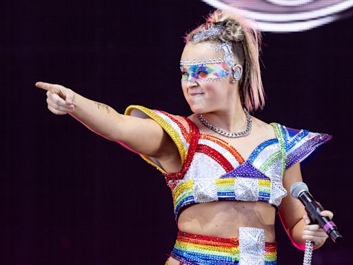 JoJo Siwa reflects on Candace Cameron Bure feud: 'If I saw her, I would not say hi'