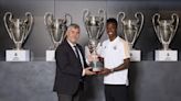 Vinícius recibe el Trofeo EFE a mejor jugador iberoamericano del 2023