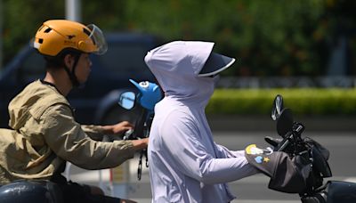 氣溫飆破41°C！江浙滬受酷熱天氣襲擊 拿下大陸前10大高溫地區 | 中天新聞網