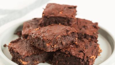 Antojo dulce y saludable: prepara un brownie en la “air fryer” con sólo 3 ingredientes (sin harina)