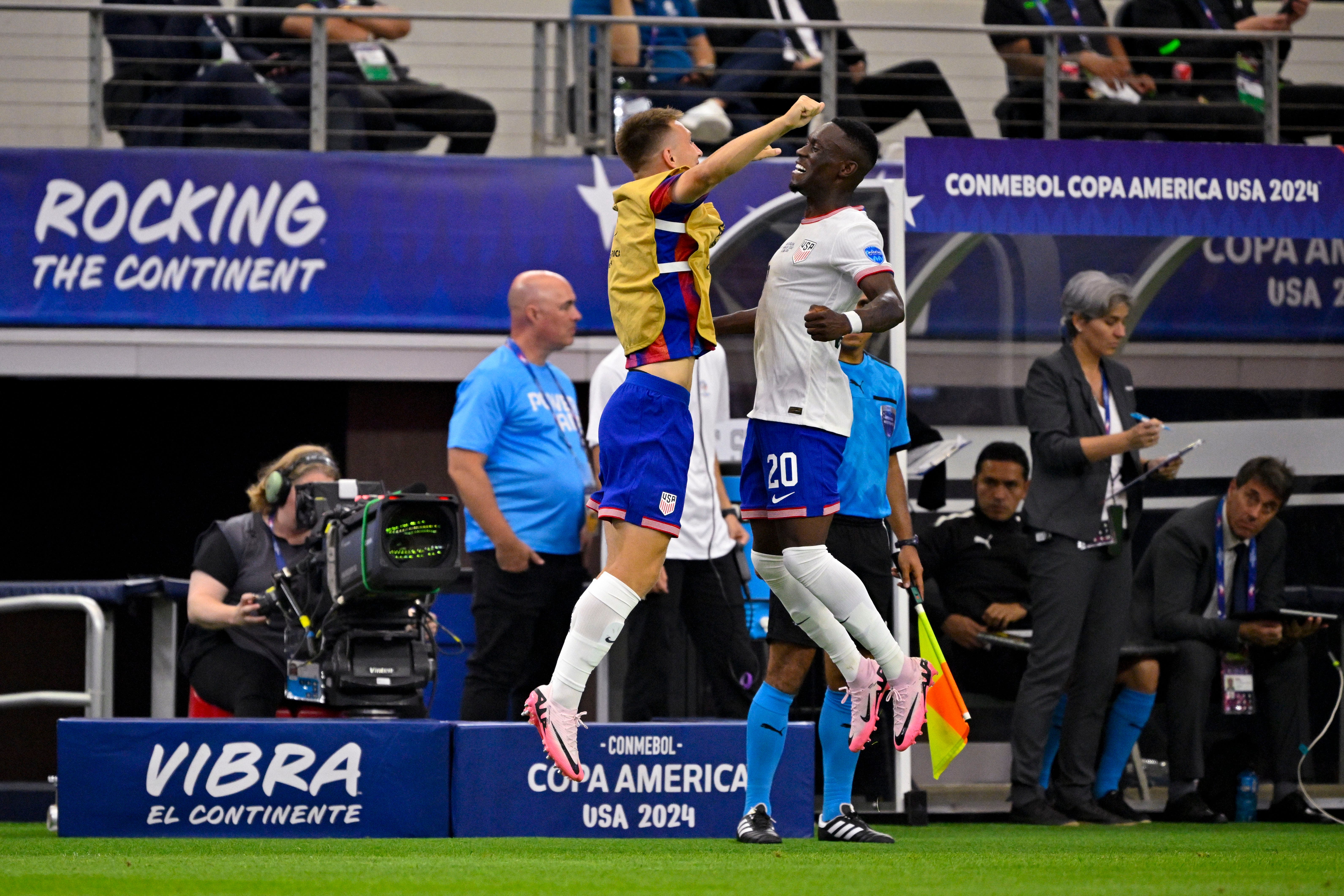 Christian Pulisic, Folarin Balogun goals push USMNT past Bolivia in Copa America