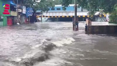 Mumbai Rains:Heavy rains in Mumbai hit local train, flight services; schools and colleges shut