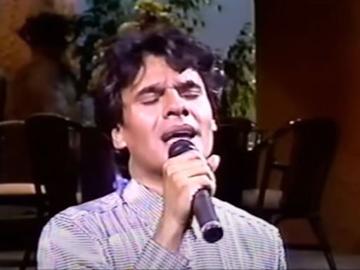 La épica noche en que Juan Gabriel cantó hasta el amanecer en televisión - La Tercera