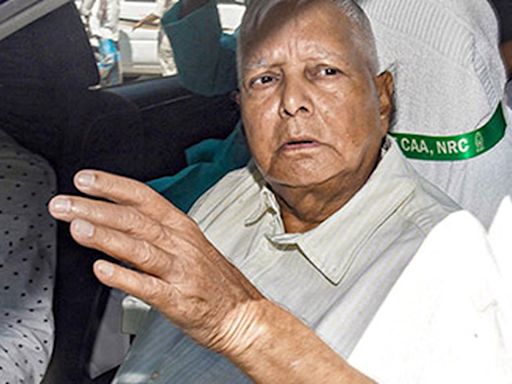 Lalu Prasad accuses Bihar CM of completely bowing down to BJP