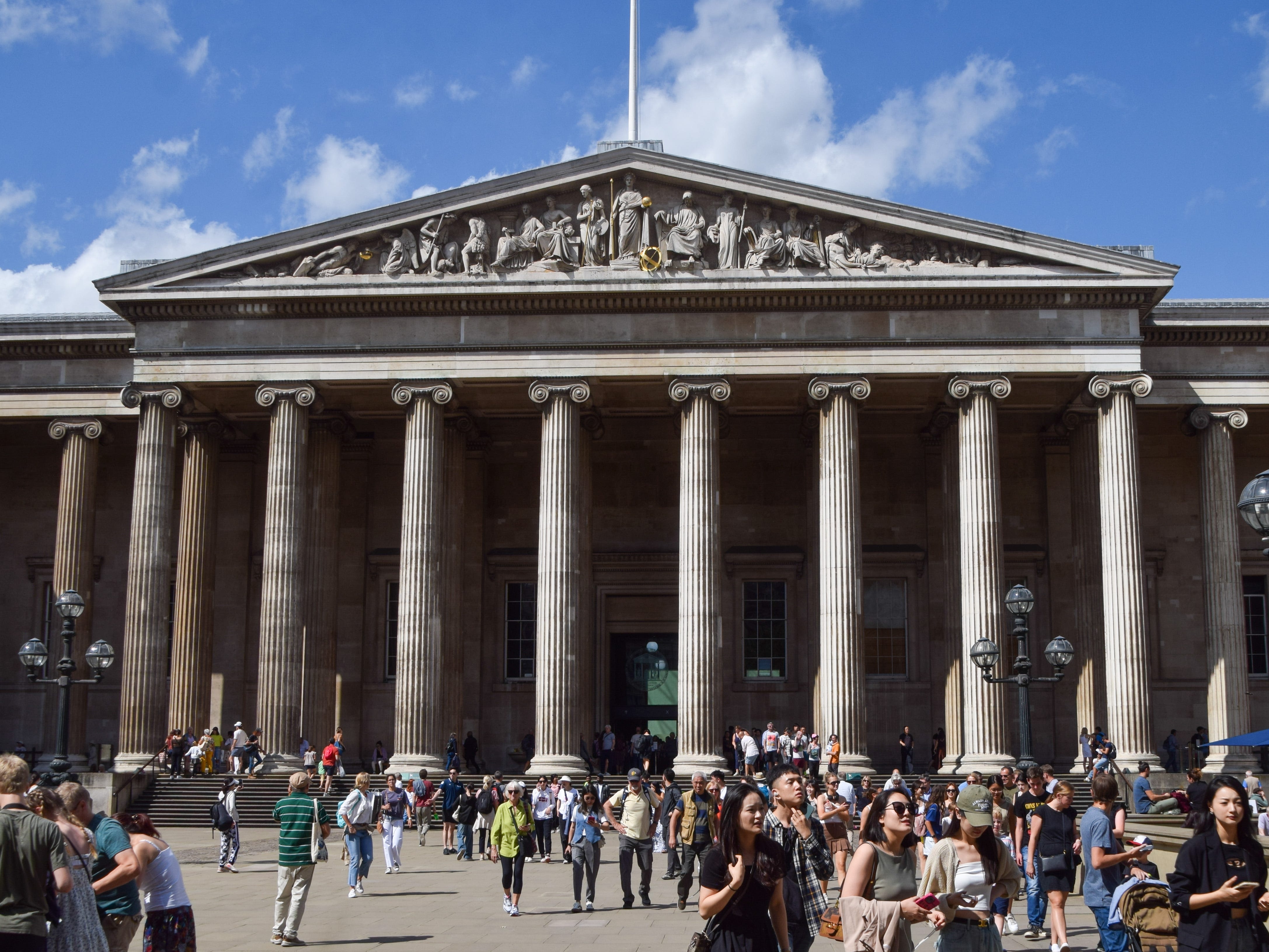 The FBI is looking at whether stolen items from the British Museum ended up in the hands of US eBay buyers: report