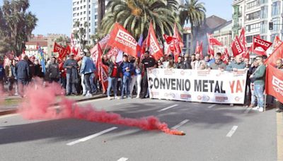 Patronal del metal y sindicatos salvan 'in extremis' (y por ahora) la huelga de 27.000 asturianos