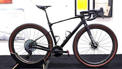 New prototype Giant gravel bike raced at Unbound