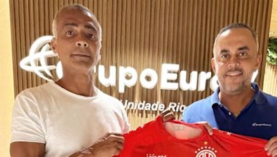 Romario anuncia su regreso al fútbol profesional a los 58 años