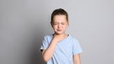 Mi hijo suele quedarse afónico: ¿Debo llevarlo al pediatra?