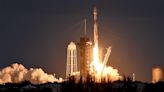 SpaceX launches 40 OneWeb internet relay satellites