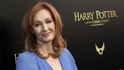 J. K. Rowling la vuelve a liar en redes con sus comentarios sobre la entrenadora transgénero del Sutton