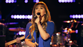 Kelly Clarkson Is ‘Ruining’ Fans With Her Latest Kellyoke Cover