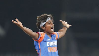 3rd T20I: Vastrakar helps India bundle out South Africa for 84