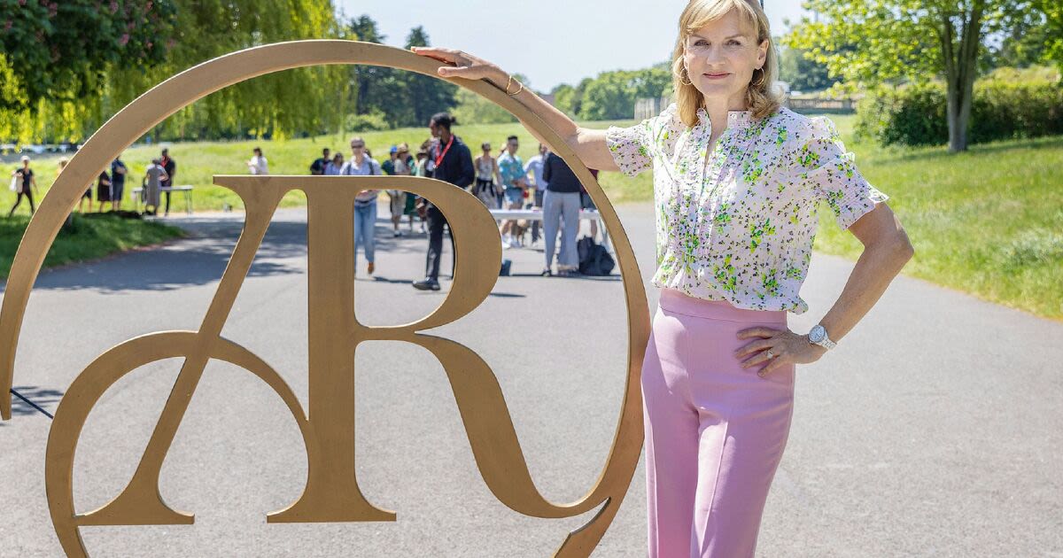 Antiques Roadshow - Fiona Bruce has a new, four legged fan