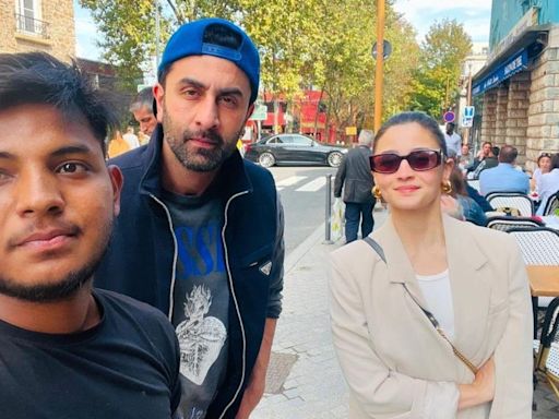 Alia Bhatt and Ranbir Kapoor enjoy a romantic vacation in Paris. See pic