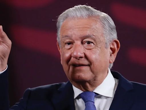 AMLO opina sobre la marcha de la ‘Marea rosa’ y pone en duda su independencia partidista: “No nos chupamos el dedo”