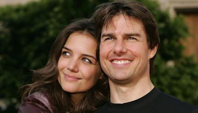 Suri, hija de Tom Cruise y Katie Holmes, se quitó el apellido de su padre ausente