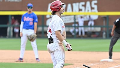 Late Offensive Burst, Outfield Assist as Razorbacks Top Florida to Clinch Series