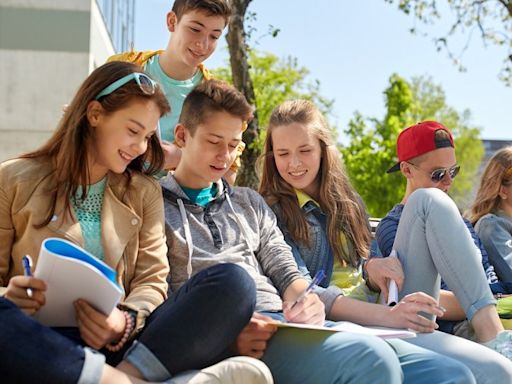 How high schoolers can use summer to boost their college application appeal