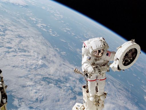 Astronautas poderão substituir as fraldas por um novo dispositivo que permite que eles bebam seu xixi; entenda