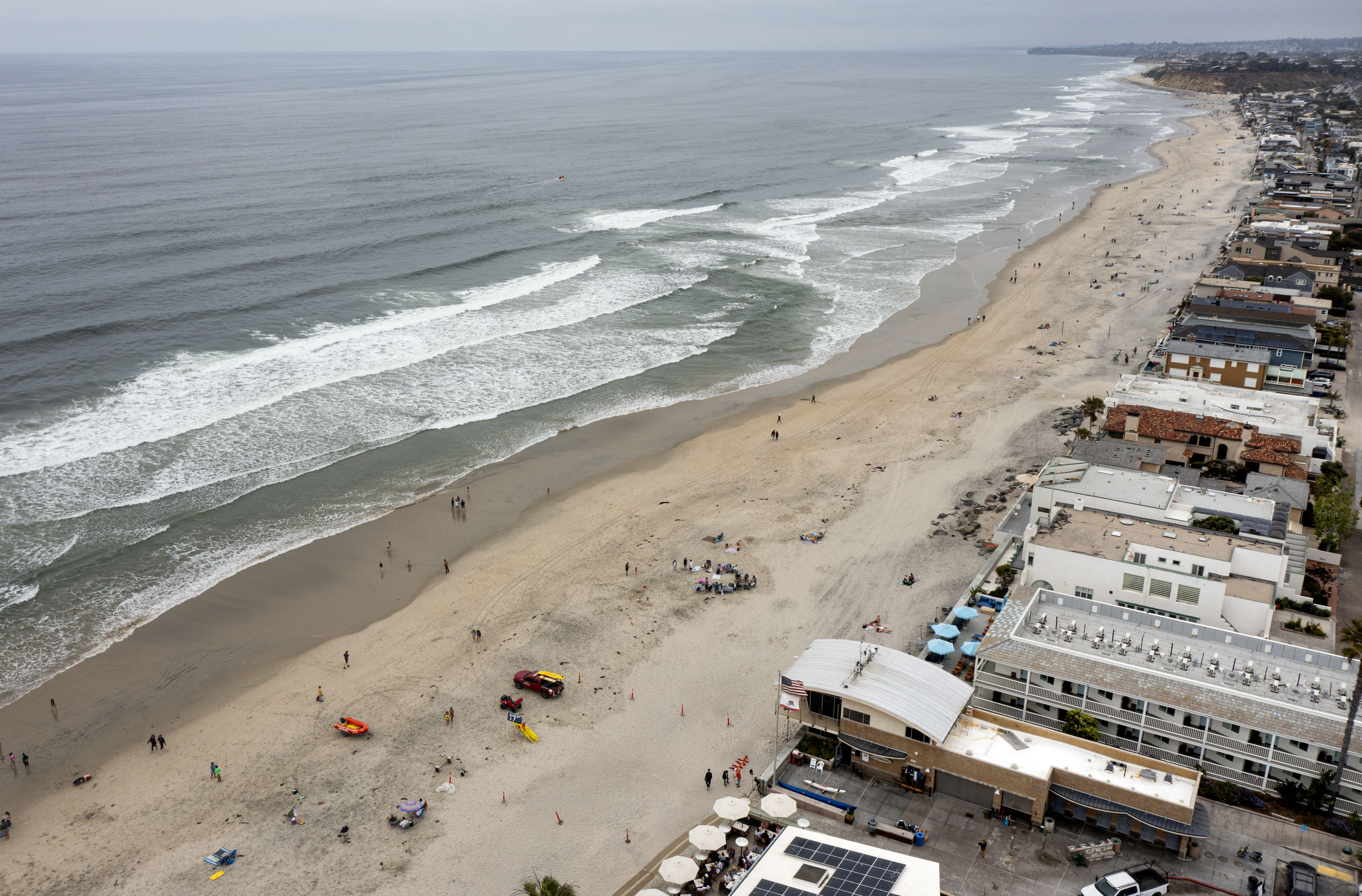 Del Mar rescuer recounts pulling fellow swimmer out of water after shark bite