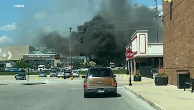 North Riverside Park Mall fire temporarily closes shopping center, sends black smoke into air