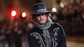 Johnny Depp se sacude las migajas del escándalo haciendo borrón y cuenta nueva