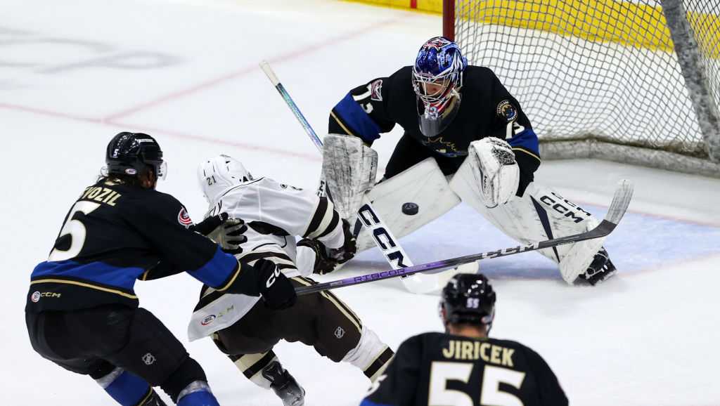 Hershey Bears fall in Game 4 of Eastern Conference Finals 3-2 to Cleveland Monsters