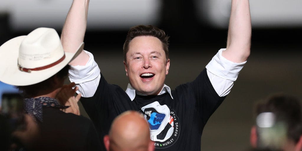 Elon Musk is beefing with Boeing again, calling out its CEO and saying he should be able to 'design aircraft, not spreadsheets'