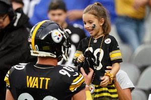 Pittsburgh Steeler T.J. Watt, wife Dani announce pregnancy