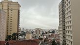 Cidade de São Paulo entra em estado de atenção para riscos de alagamentos por causa da chuva no feriado de 9 de julho, diz CGE