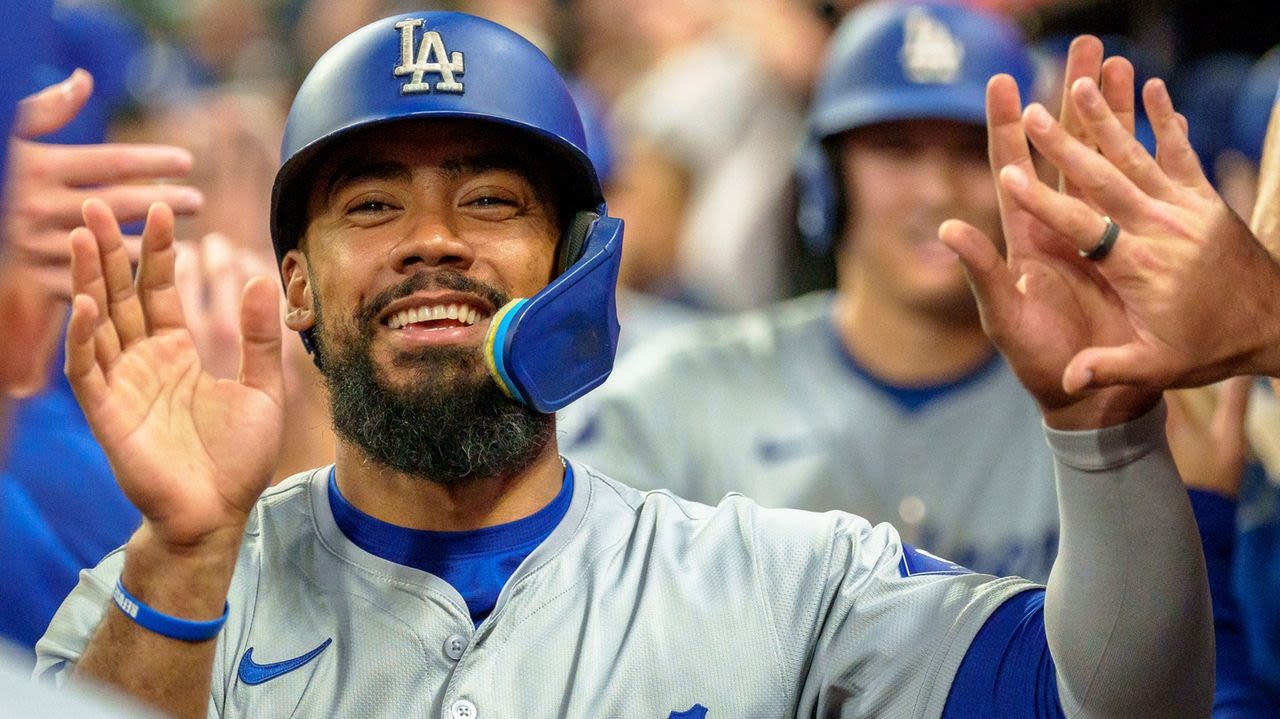 Freeman's 3-run homer helps Dodgers to 9-0 win, dropping Braves out of playoff position