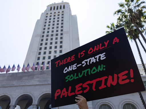 Anti-Israel demonstrators set up unapproved encampment outside Los Angeles City Hall: police