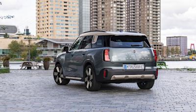 Mini 100% elétrico chega ao Brasil com 306 cv; veja detalhes e preços