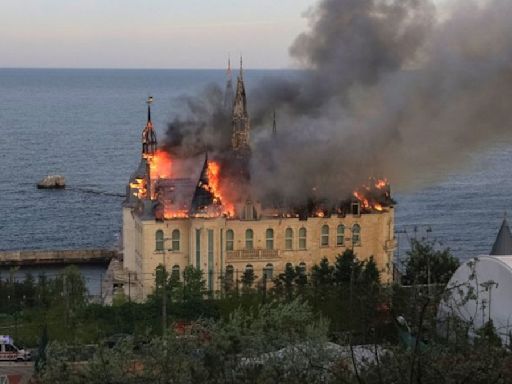 Un ataque de Rusia con misiles deja cinco muertos y al "castillo de Harry Potter" de Odesa en llamas