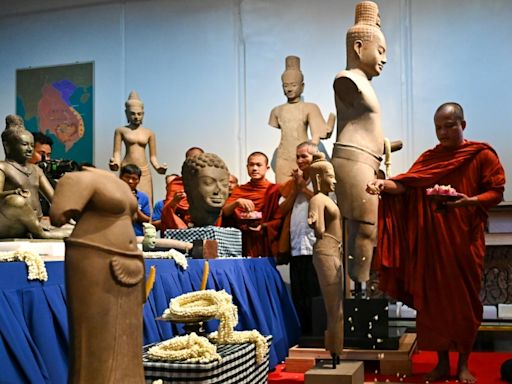 El Met de Nueva York devuelve obras de arte jemer a Camboya