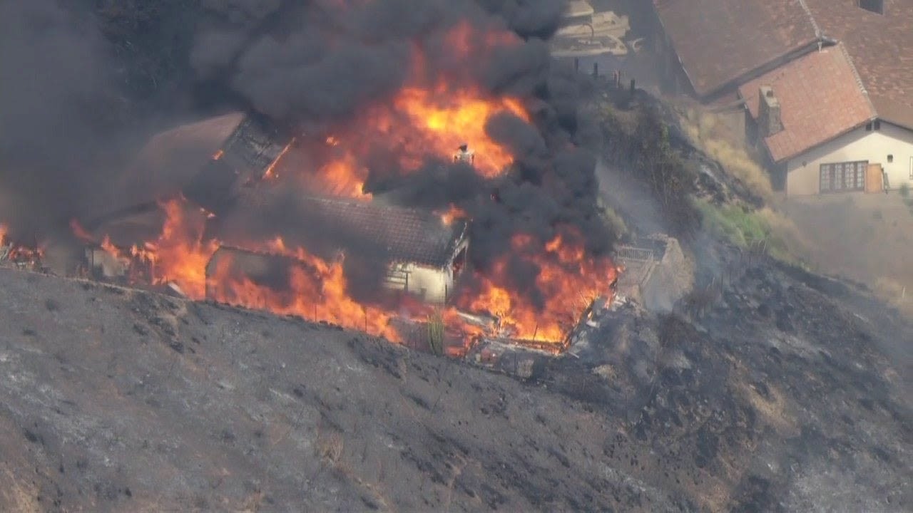 Edgehill Fire burns down homes, trailers, cars in San Bernardino County