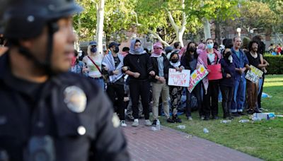 Los manifestantes de la Universidad de Columbia irrumpen en un edificio académico
