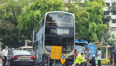 粉嶺貨車撞九巴剷安全島 最少釀8傷疑有人衝燈肇禍