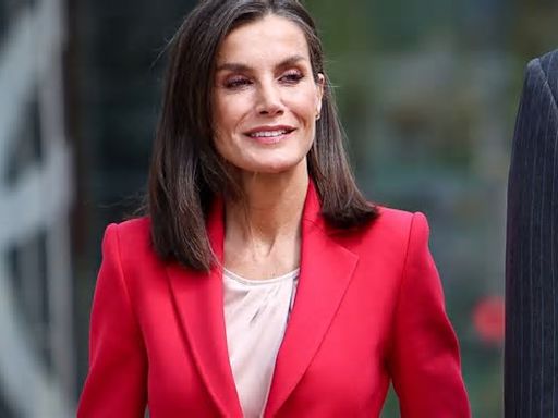 Letizia Ortiz dicta cuál es el delicado par de zapatos ideal para combinar con un traje sastre