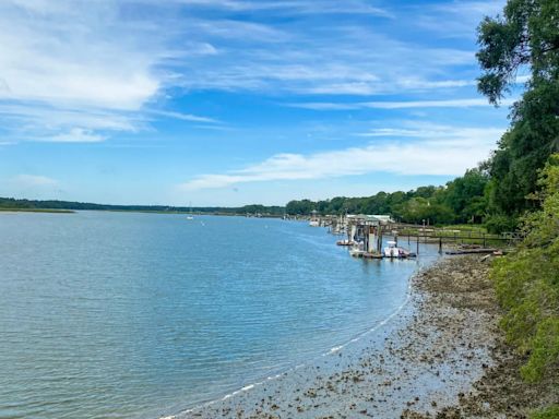 I took a last-minute trip to a stunning South Carolina beach town with a laid-back vibe. The quiet beaches weren't even the best part.