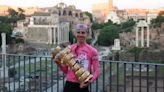 Pogacar celebra un Giro perfecto con el Tour en el horizonte, Martínez segundo