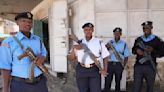 La policía keniana parte hacia un polémico despliegue en Haití para hacer frente a las pandillas