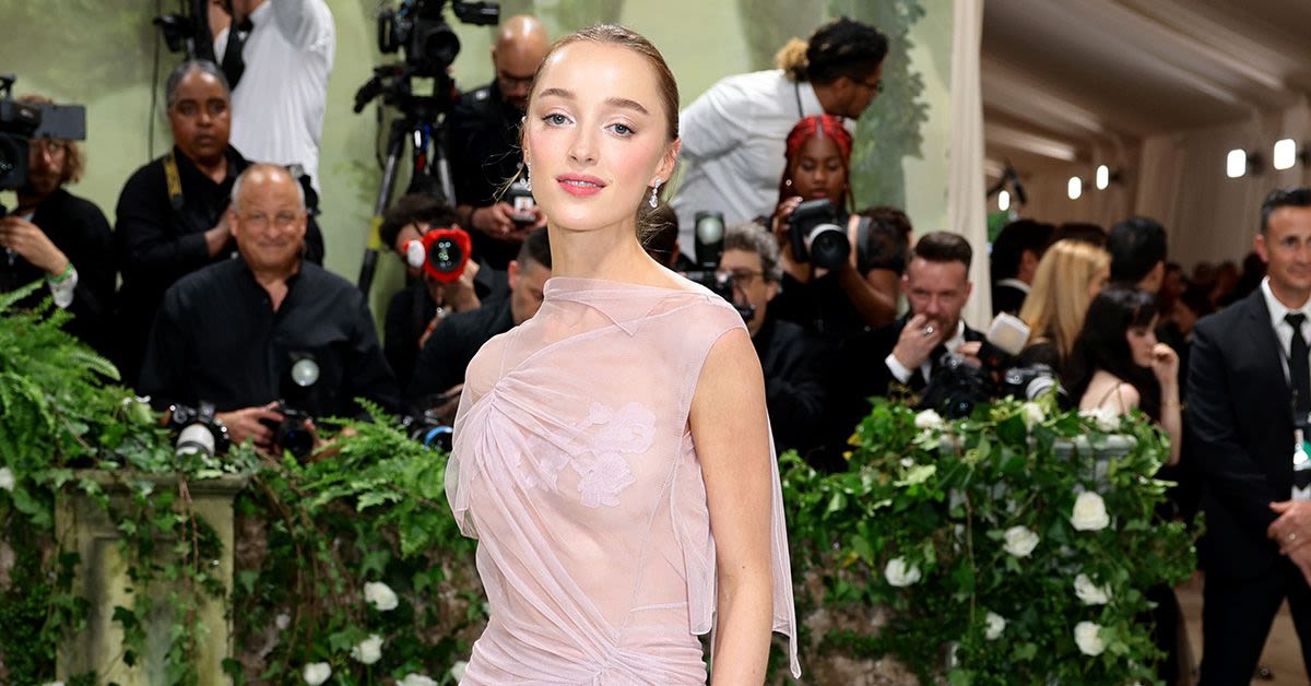 “Bridgerton” Actress Phoebe Dynevor Is Engaged to Cameron Fuller—And Her Ring Is the Diamond of the Season