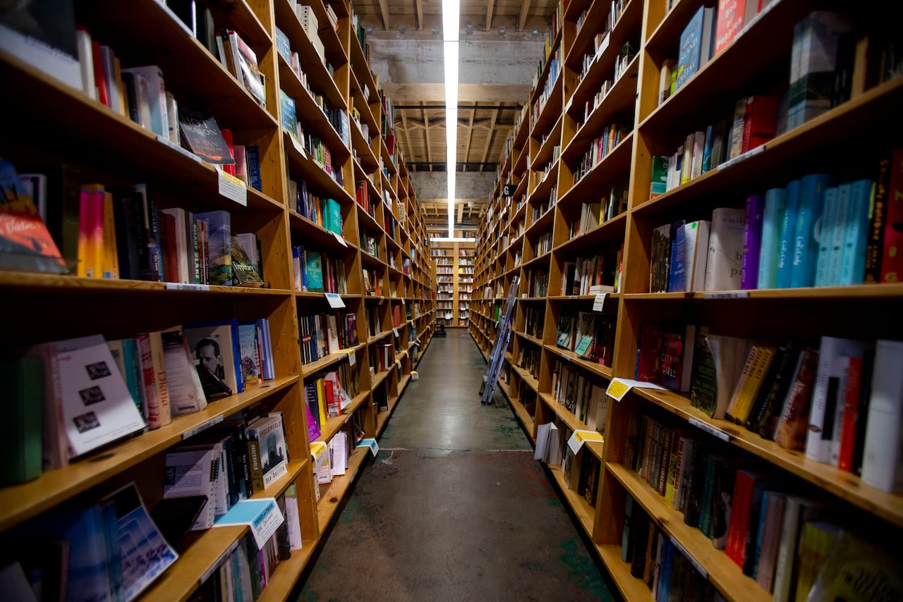 Powell’s Books will sell off book backlog during 2-day warehouse sale next month