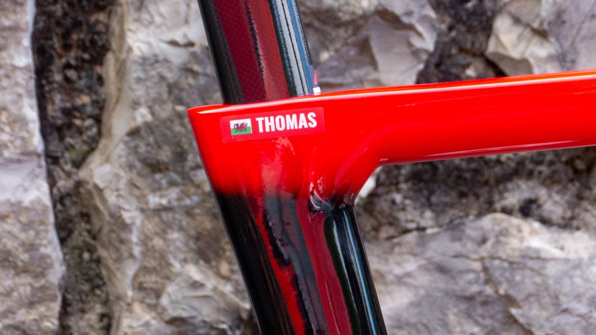 Bike check: Geraint Thomas' Pinarello Dogma F at the Tour de France